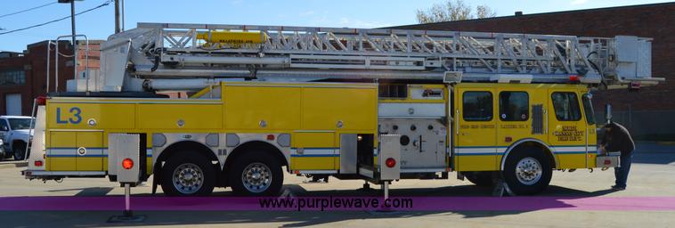 image for item I2940 1998 E-one 105' platform fire truck