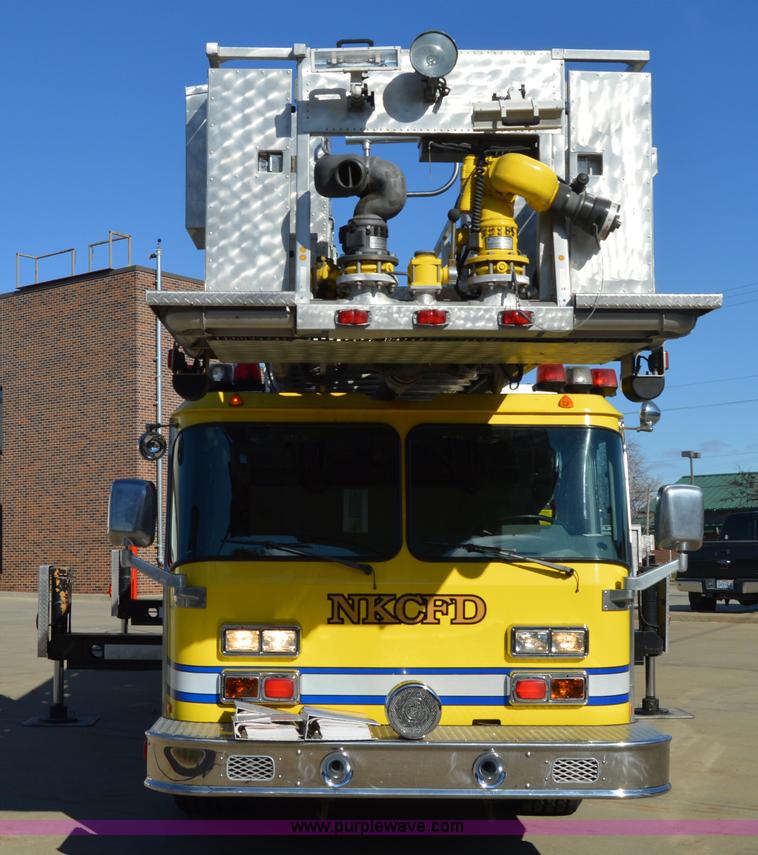 image for item I2940 1998 E-one 105' platform fire truck