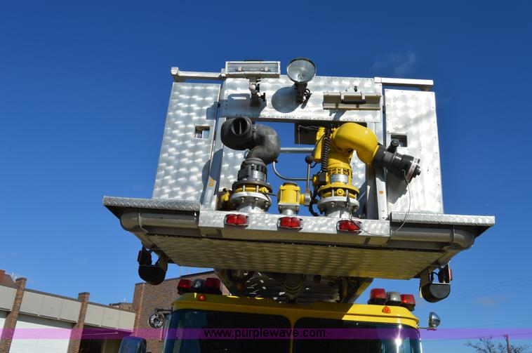 image for item I2940 1998 E-one 105' platform fire truck