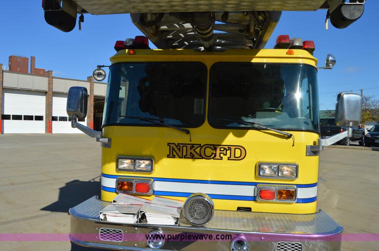 image for item I2940 1998 E-one 105' platform fire truck