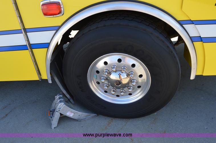 image for item I2940 1998 E-one 105' platform fire truck