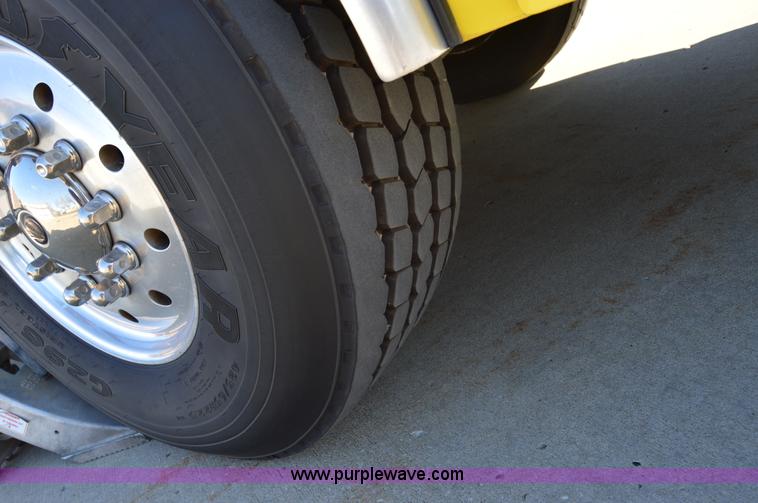 image for item I2940 1998 E-one 105' platform fire truck