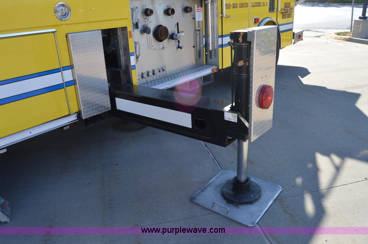 image for item I2940 1998 E-one 105' platform fire truck