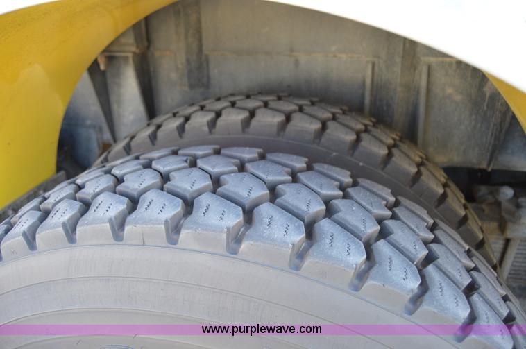 image for item I2940 1998 E-one 105' platform fire truck