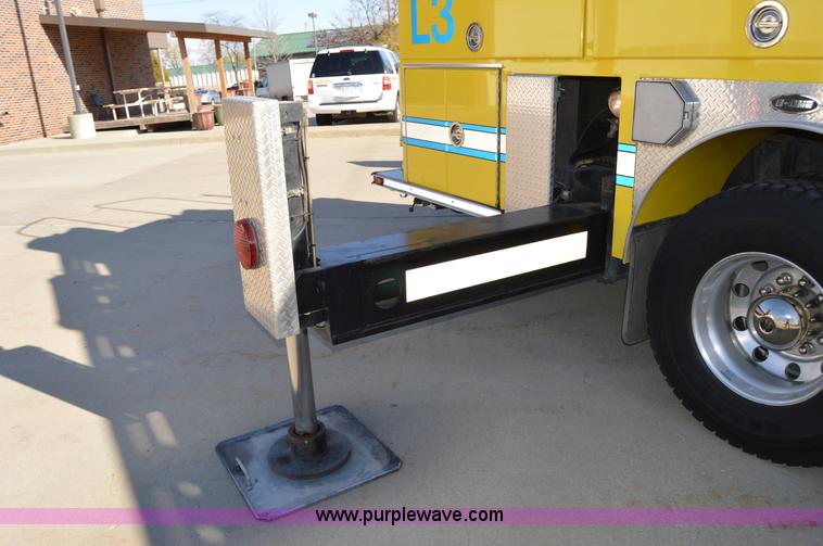 image for item I2940 1998 E-one 105' platform fire truck