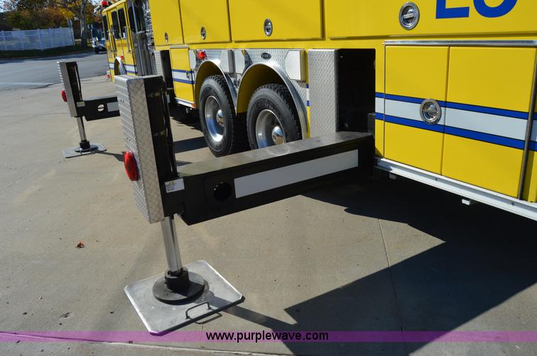 image for item I2940 1998 E-one 105' platform fire truck