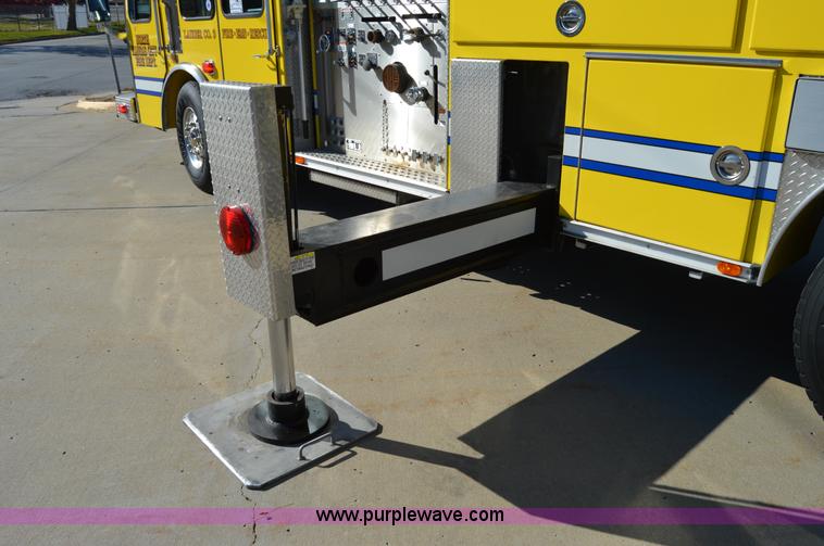 image for item I2940 1998 E-one 105' platform fire truck