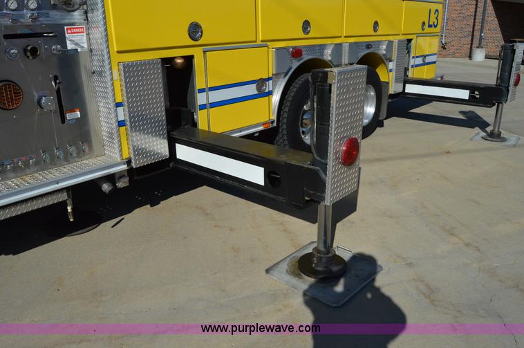 image for item I2940 1998 E-one 105' platform fire truck