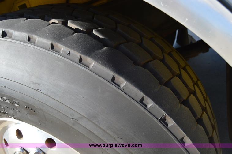 image for item I2940 1998 E-one 105' platform fire truck