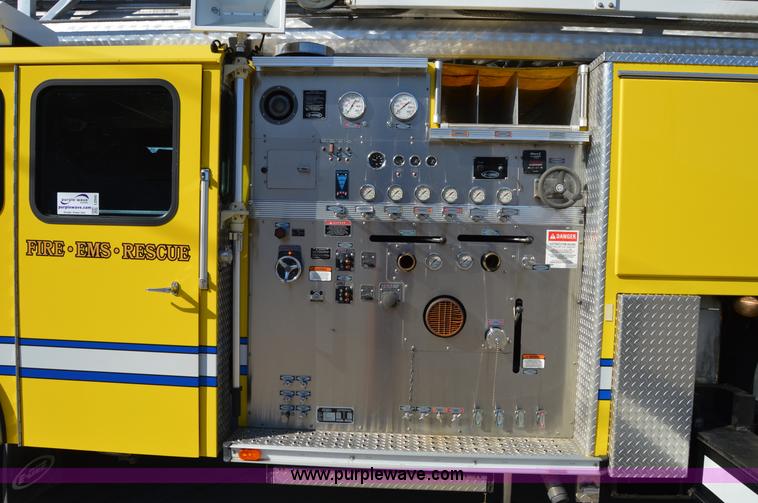 image for item I2940 1998 E-one 105' platform fire truck