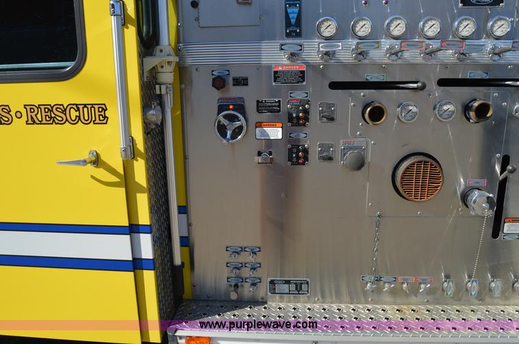 image for item I2940 1998 E-one 105' platform fire truck