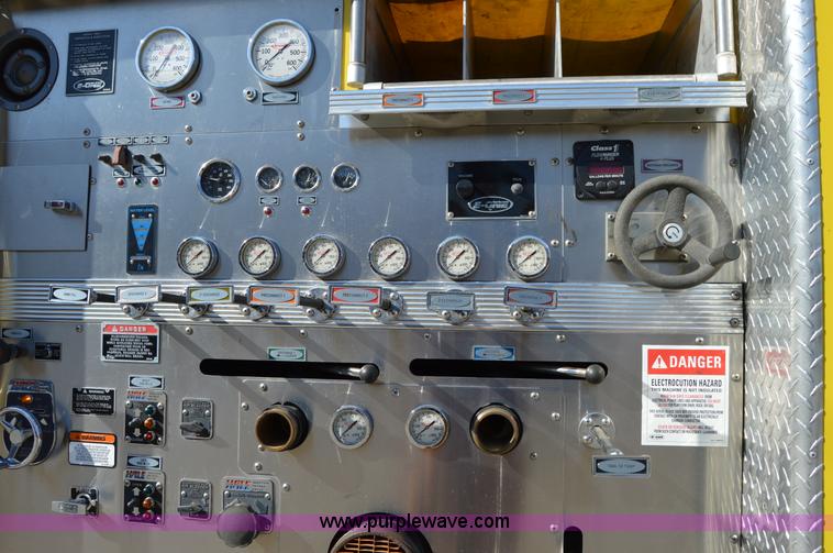 image for item I2940 1998 E-one 105' platform fire truck