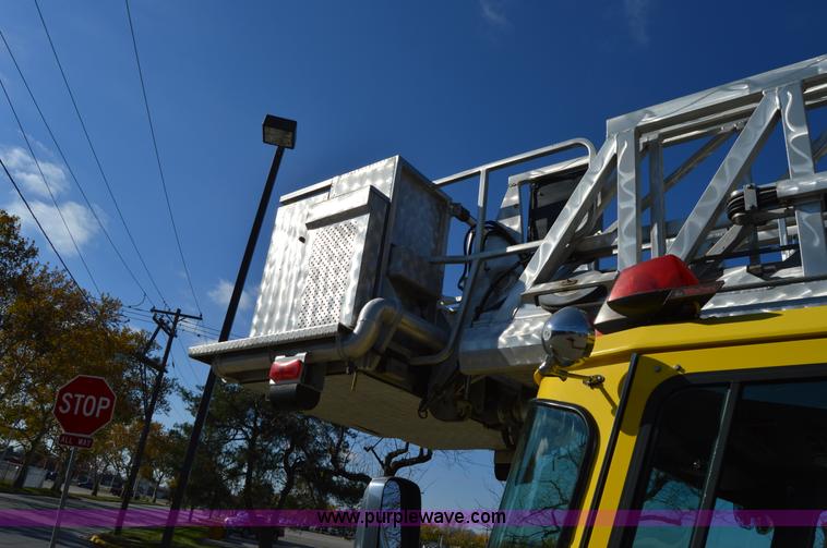 image for item I2940 1998 E-one 105' platform fire truck