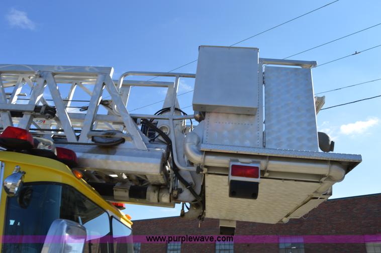 image for item I2940 1998 E-one 105' platform fire truck