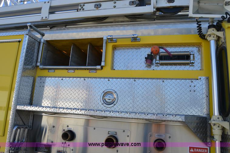 image for item I2940 1998 E-one 105' platform fire truck