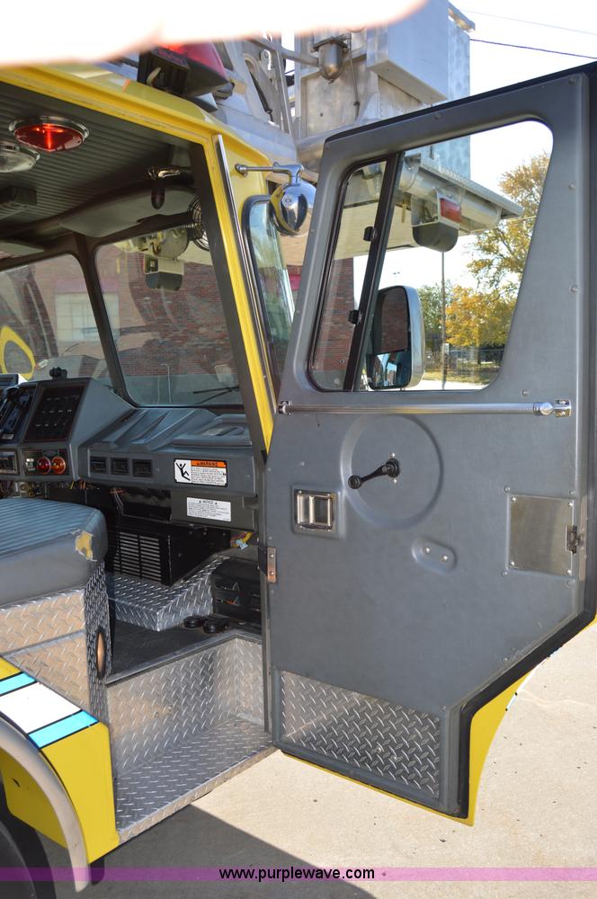 image for item I2940 1998 E-one 105' platform fire truck