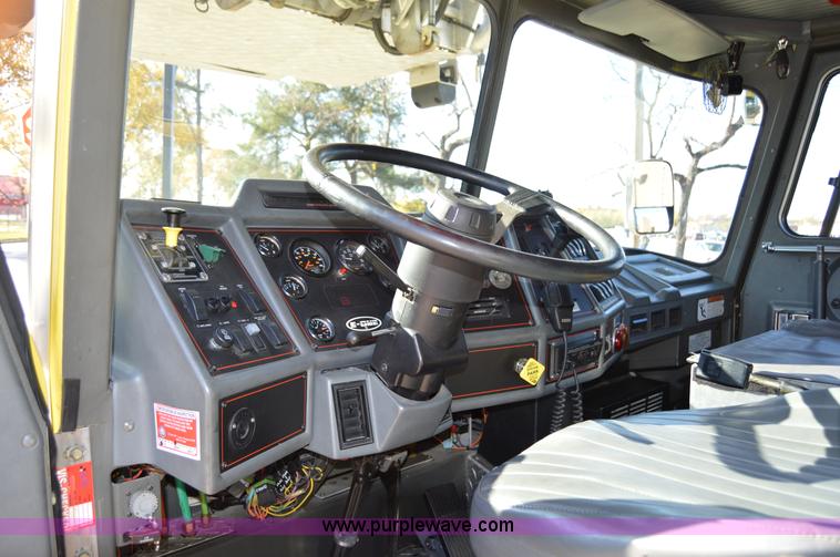image for item I2940 1998 E-one 105' platform fire truck