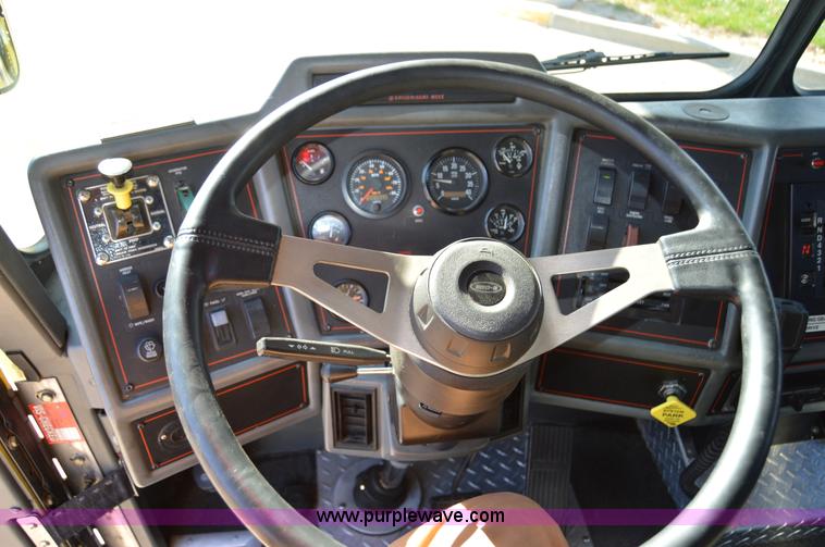 image for item I2940 1998 E-one 105' platform fire truck