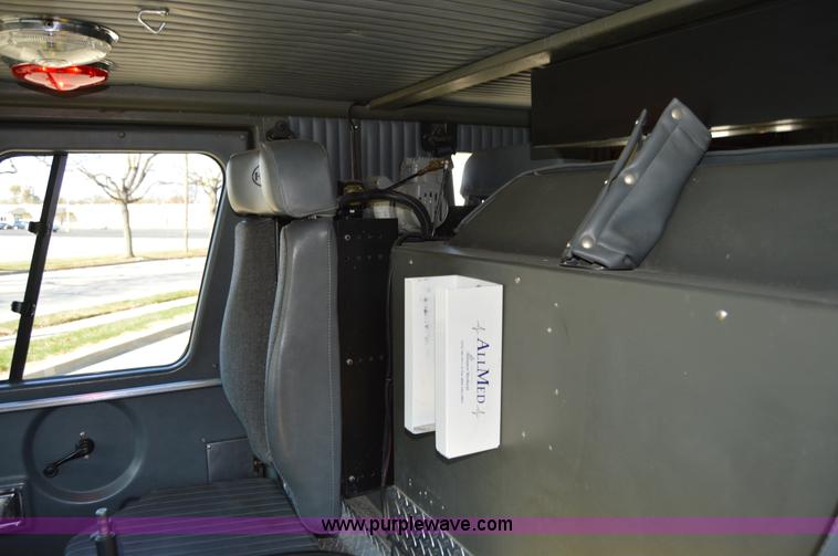 image for item I2940 1998 E-one 105' platform fire truck