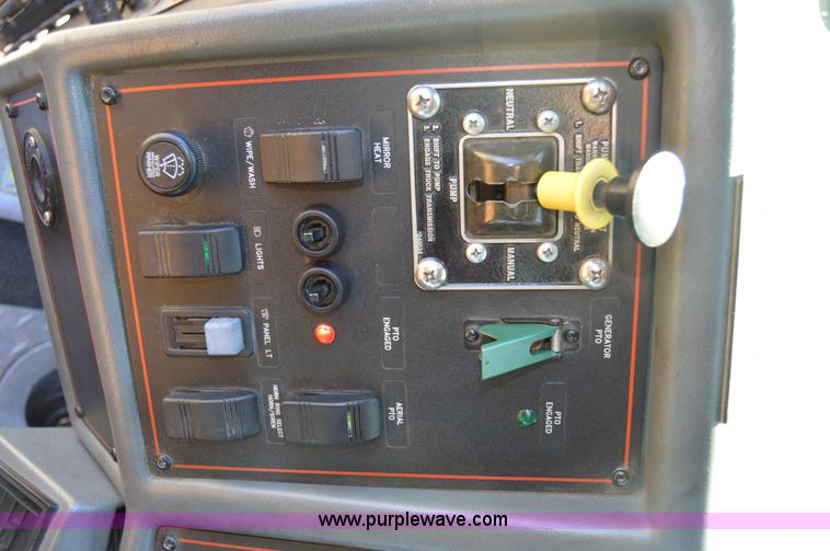 image for item I2940 1998 E-one 105' platform fire truck