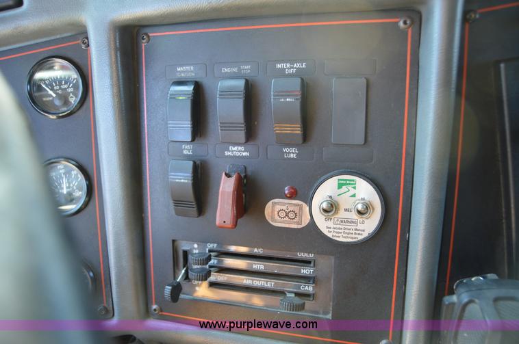 image for item I2940 1998 E-one 105' platform fire truck