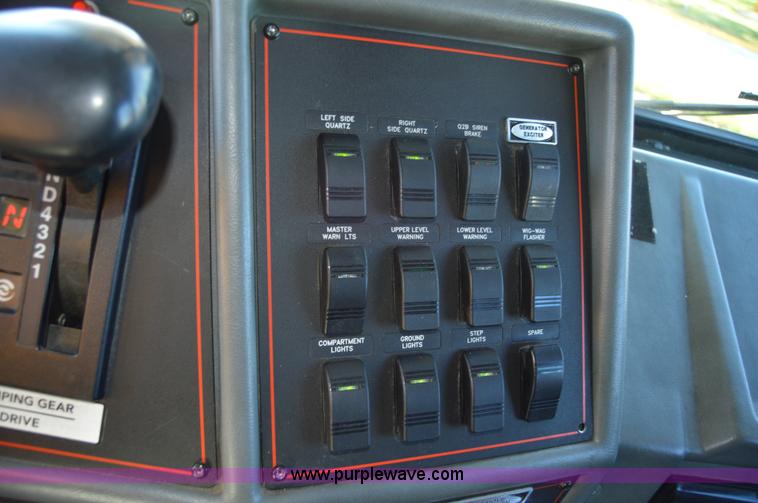 image for item I2940 1998 E-one 105' platform fire truck