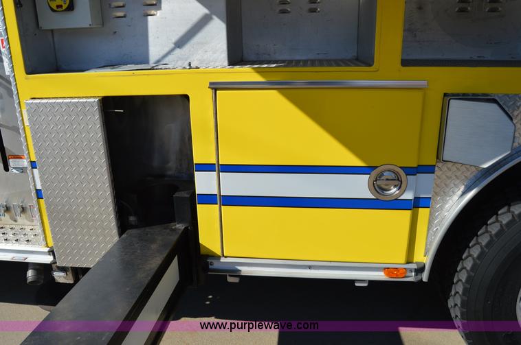 image for item I2940 1998 E-one 105' platform fire truck