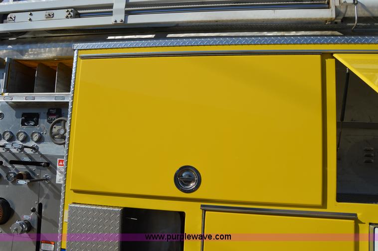 image for item I2940 1998 E-one 105' platform fire truck