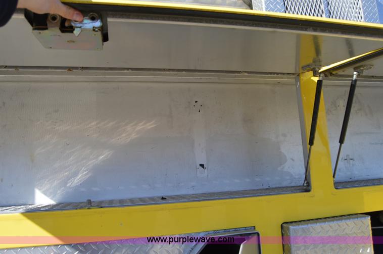 image for item I2940 1998 E-one 105' platform fire truck