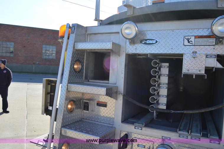 image for item I2940 1998 E-one 105' platform fire truck