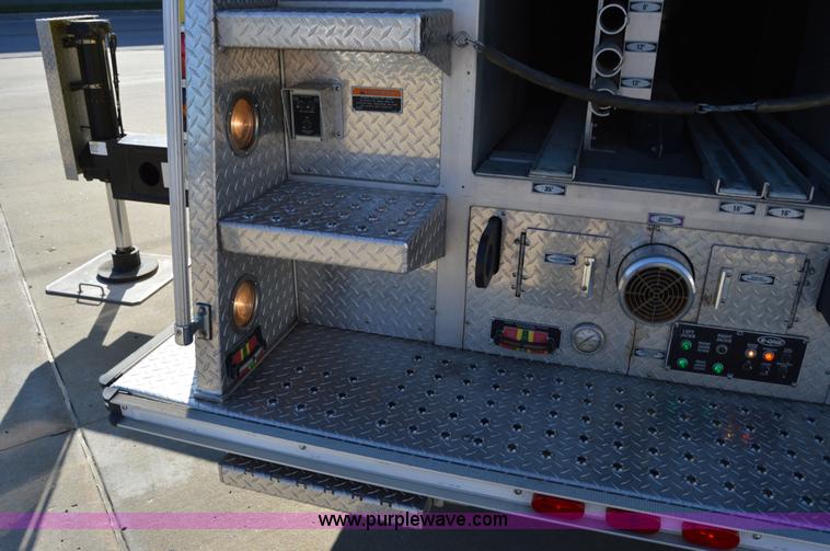 image for item I2940 1998 E-one 105' platform fire truck