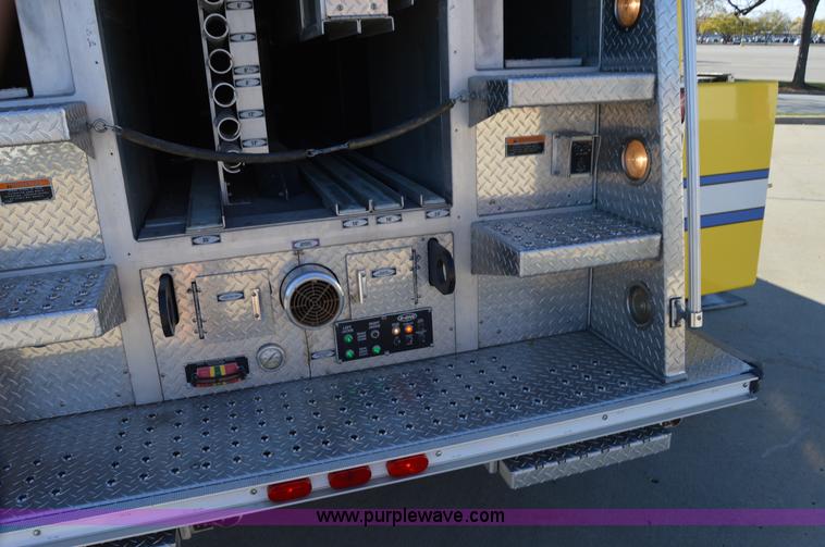 image for item I2940 1998 E-one 105' platform fire truck