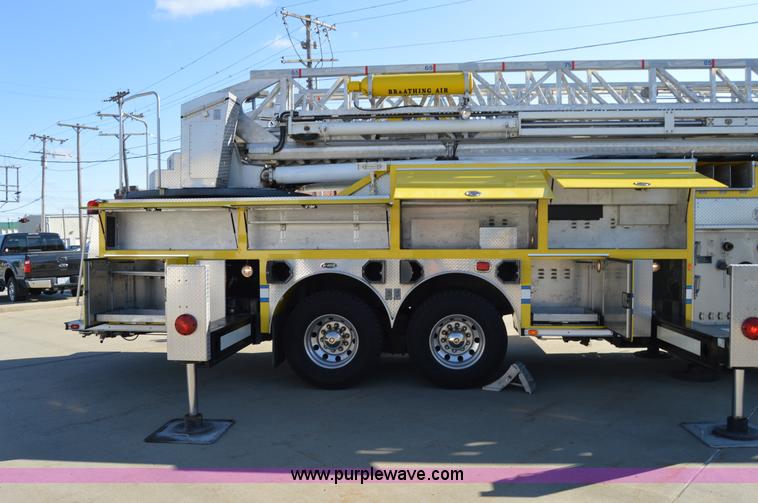 image for item I2940 1998 E-one 105' platform fire truck