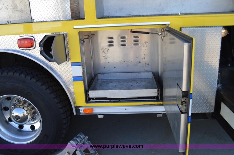 image for item I2940 1998 E-one 105' platform fire truck