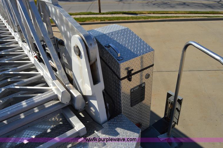 image for item I2940 1998 E-one 105' platform fire truck