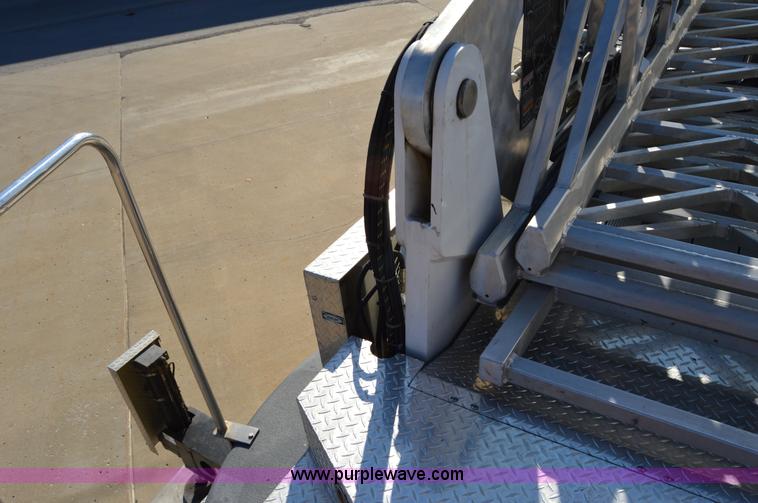 image for item I2940 1998 E-one 105' platform fire truck