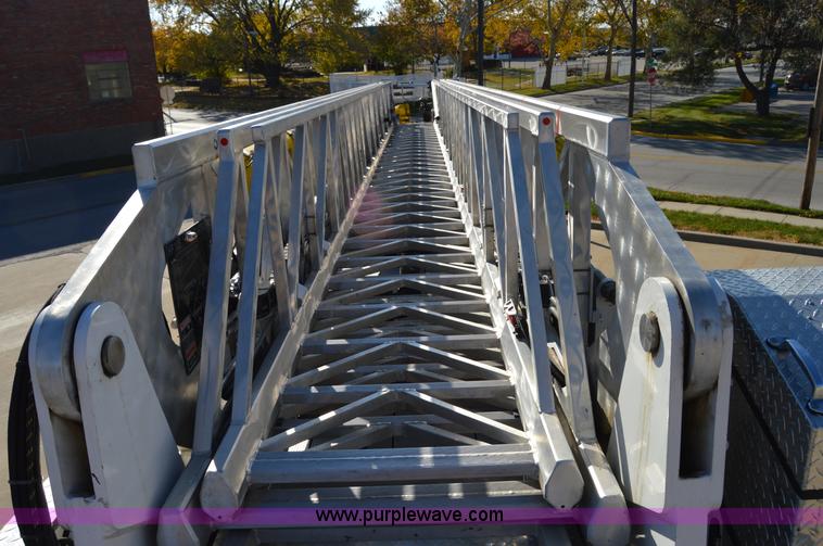 image for item I2940 1998 E-one 105' platform fire truck