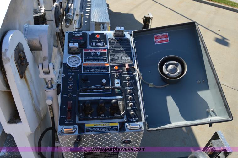 image for item I2940 1998 E-one 105' platform fire truck