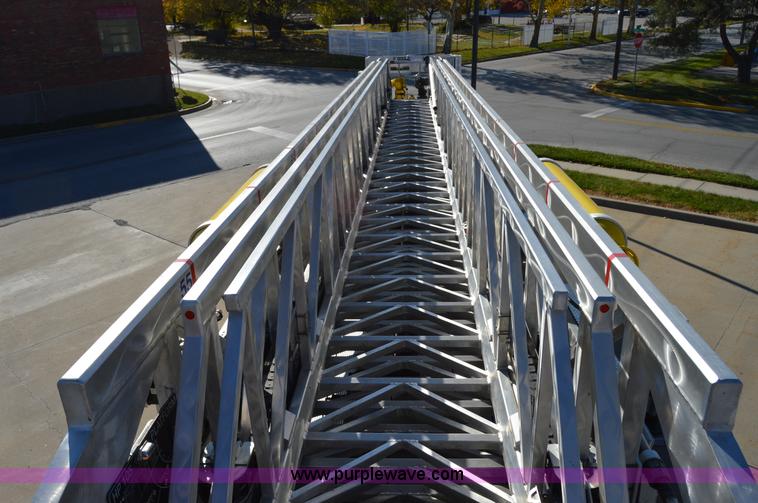 image for item I2940 1998 E-one 105' platform fire truck