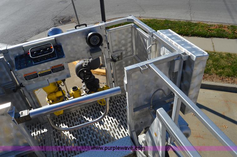 image for item I2940 1998 E-one 105' platform fire truck