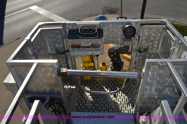 image for item I2940 1998 E-one 105' platform fire truck