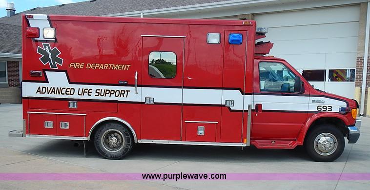 image for item I3570 2006 Ford E450 Super Duty Med Tec ambulance