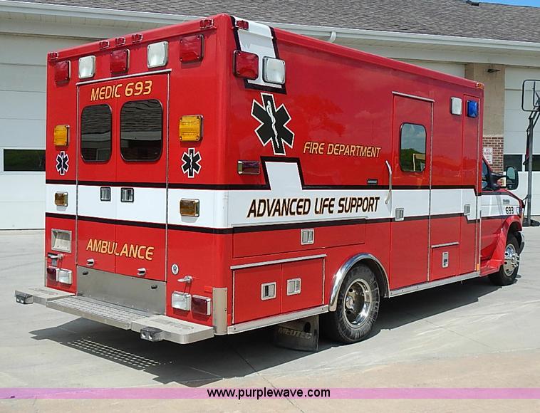image for item I3570 2006 Ford E450 Super Duty Med Tec ambulance