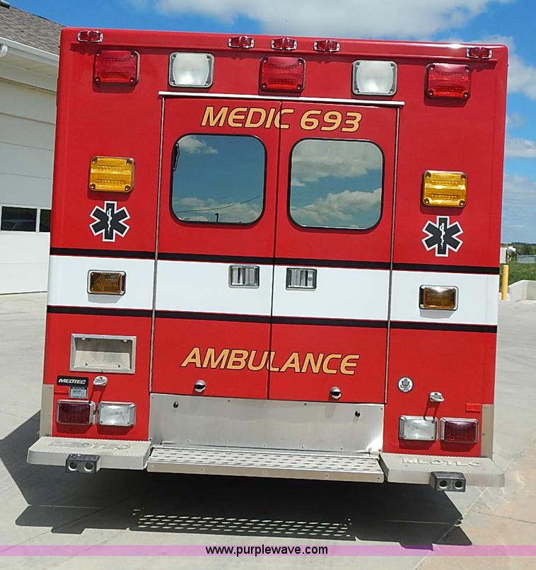 image for item I3570 2006 Ford E450 Super Duty Med Tec ambulance