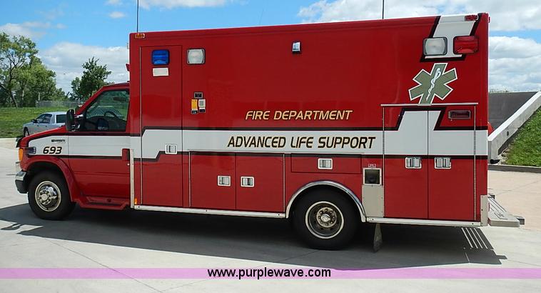 image for item I3570 2006 Ford E450 Super Duty Med Tec ambulance