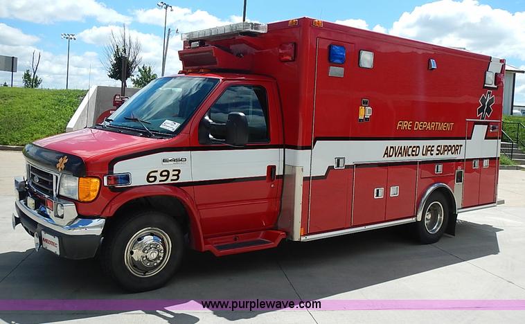 image for item I3570 2006 Ford E450 Super Duty Med Tec ambulance