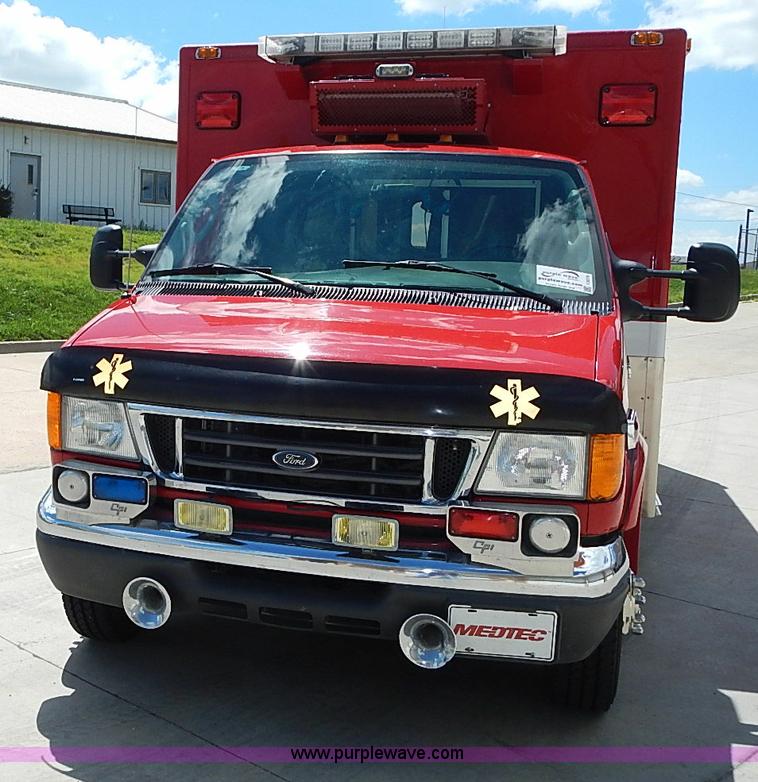 image for item I3570 2006 Ford E450 Super Duty Med Tec ambulance