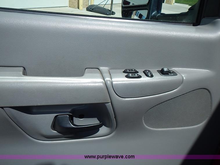 image for item I3570 2006 Ford E450 Super Duty Med Tec ambulance