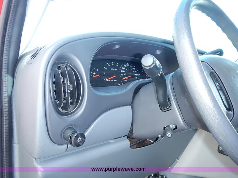 image for item I3570 2006 Ford E450 Super Duty Med Tec ambulance