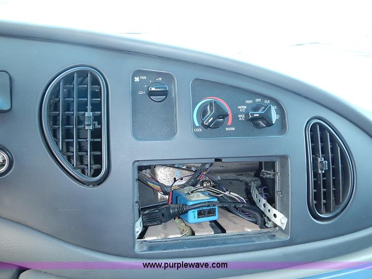 image for item I3570 2006 Ford E450 Super Duty Med Tec ambulance